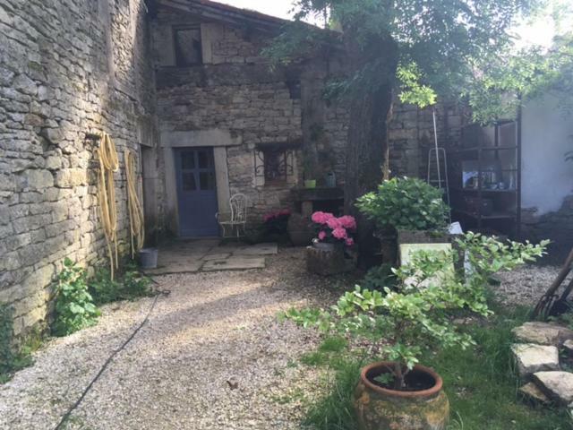 مبيت وإفطار Vailhourles Le Moulin A Huile المظهر الخارجي الصورة